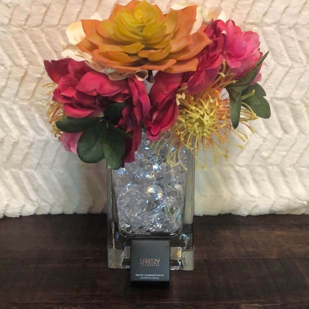 Laritzy Cosmetics Dew Pot in “Fine”